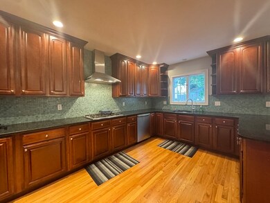 44 Rockridge Rd, Waltham, MA 02453 - photo 2