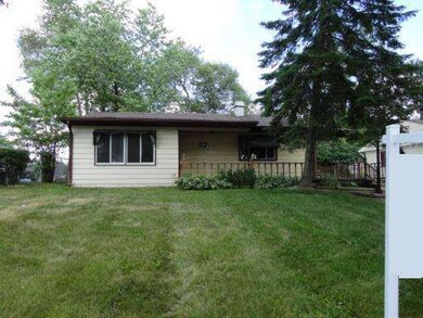 87 Sparrow Rd, Carpentersville, IL 60110 - photo 2