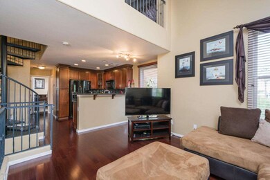 04- FAMILY ROOM