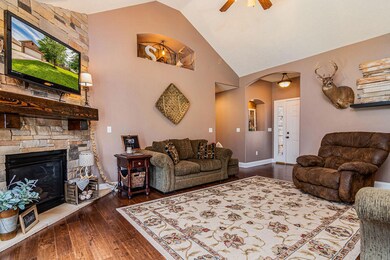876CambridgeAveNixa-3LivingRoom(2)