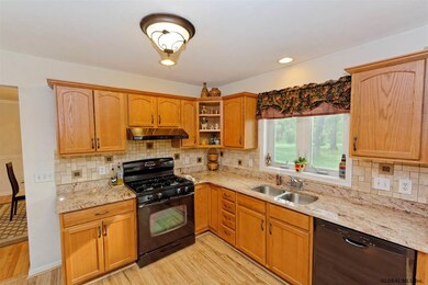 1500 Huck Ct, Schenectady, NY 12303 - photo 3