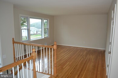 8816 Sylvania St, Lorton, VA 22079 - photo 2