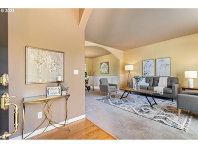 Living Room/Entrance