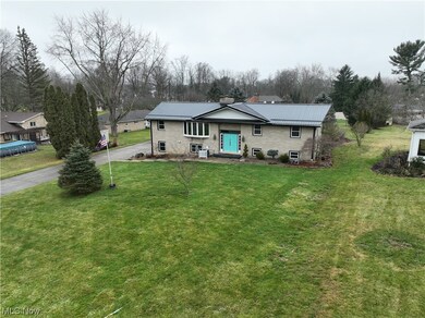 View of front of property featuring a front yard