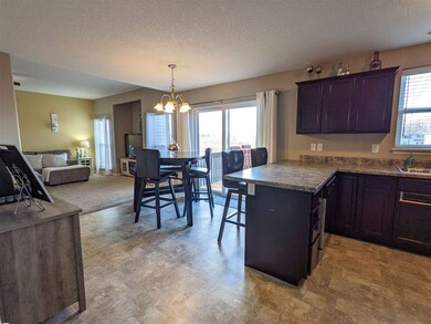 5119 Luke St, Cedar Falls, IA 50613 - photo 6