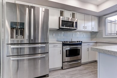 2824 E Clarendon Ave-39