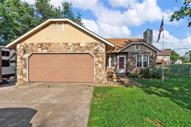 2 Car Garage w/openers