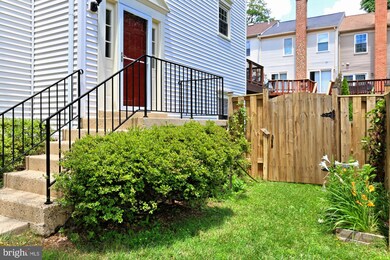 8883 Winding Hollow Way, Springfield, VA 22152 - photo 5