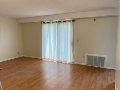 74 Tennis Plaza Rd unit 39, Dracut, MA 01826 - photo 6