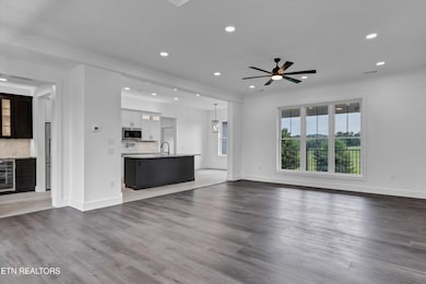 04-351 Fairway Dr-4