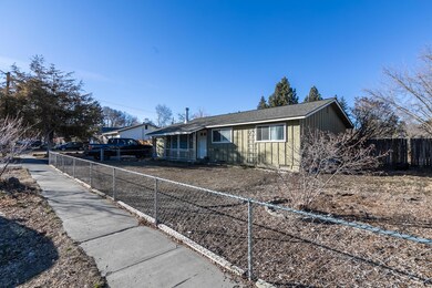 1304 NE Hollinshead Dr, Bend, OR 97701 - photo 2