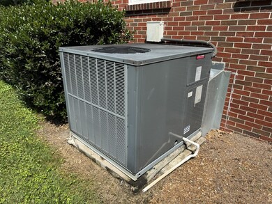 1403 Flippin Dr, Lafayette, TN 37083 - photo 4