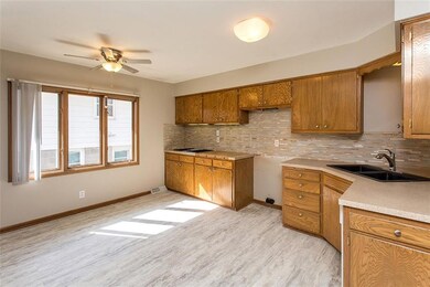 1223 Cummins Pkwy, Des Moines, IA 50311 - photo 2