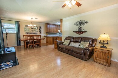 1212 Magnolia St, Gainesville, TX 76240 - photo 4