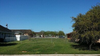 913 N Canna St, Pharr, TX 78577 - photo 2