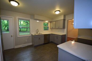 77 Mccormack Rd unit A, Slingerlands, NY 12159 - photo 2