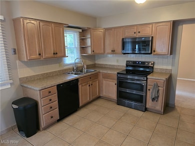 32504 N Roundhead Dr, Solon, OH 44139 - photo 2