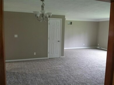 2100 Balsam Dr SW, Cedar Rapids, IA 52404 - photo 6