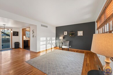 3113 SW Mulvane St, Topeka, KS 66611 - photo 7