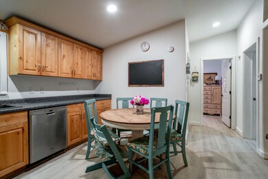 Dining Area (2)