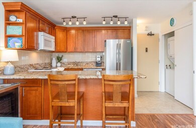 The Four Paddles unit 1712, Honolulu, HI 96815 - photo 4