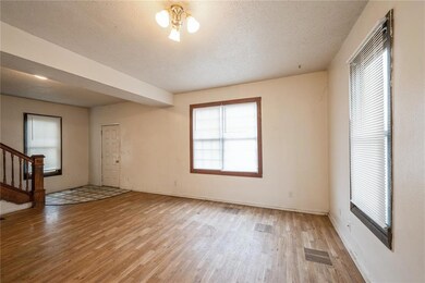 1245 5th Ave SE, Cedar Rapids, IA 52403 - photo 3