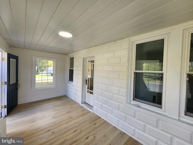 14200 Stonefield Ln, Cumberland, MD 21502 - photo 2