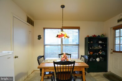 18040 Rolling Meadow Way, Olney, MD 20832 - photo 7