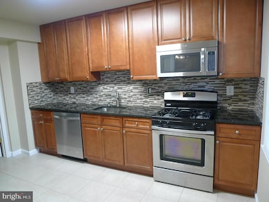 8270 Imperial Dr, Laurel, MD 20708 - photo 3