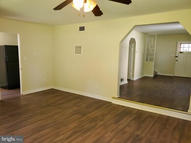 7128 Kent Town Dr, Hyattsville, MD 20785 - photo 3