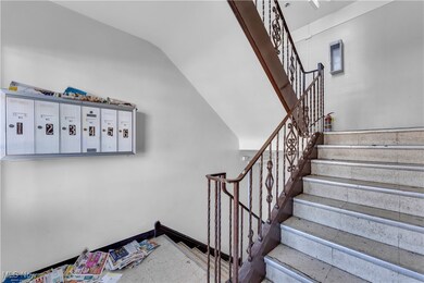 5208 Lee Rd unit 2, Maple Heights, OH 44137 - photo 4