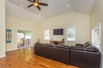 934 Merrimack Ave, Dracut, MA 01826 - photo 5