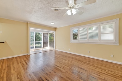 909 Silber Rd unit 16, Houston, TX 77024 - photo 6