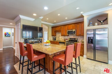 COOKS' KITCHEN/CENTER ISLAND