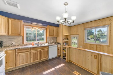 921-Kendon-ave-Lansing-MI-48910-windowst