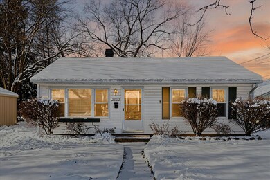 2902 Emerald Dr, Kalamazoo, MI 49001 - photo 2