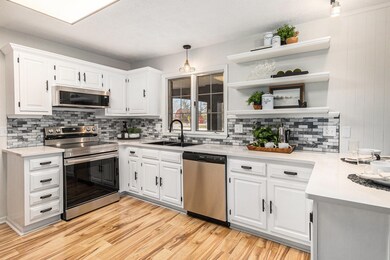 Kitchen w Quartz & new appliances
