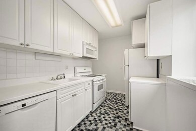 Manhattan House unit E1801, New York, NY 10065 - photo 4