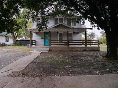 View of front of property with covered porch and a ceiling fan