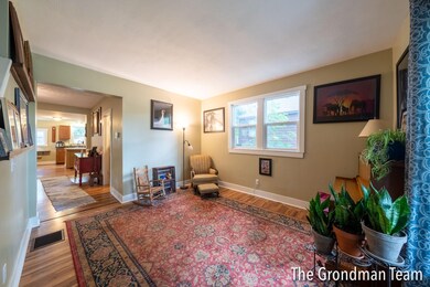 911 Emerald NE, Grand Rapids, MI 49504-7