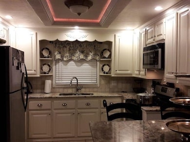 510 Hawthorn St, North Dartmouth, MA 02747 - photo 3