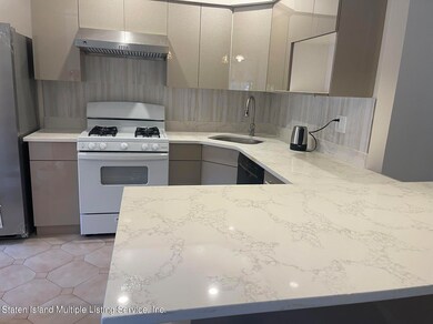 39 Gateway Dr unit 180, Staten Island, NY 10304 - photo 7