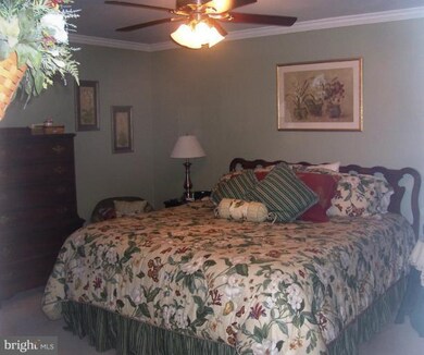 6997 Beachmont Dr, Sykesville, MD 21784 - photo 2