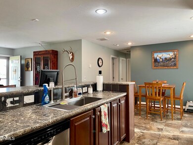 Kitchenb