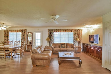 4511 Cimmaron Trail, Granbury, TX 76049 - photo 4