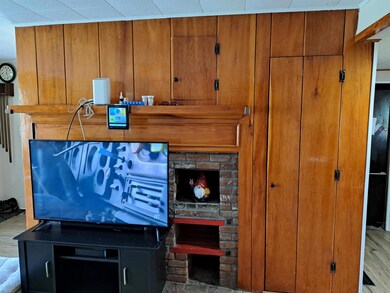 171 Mulberry St, Claremont, NH 03743 - photo 4