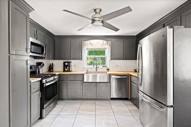 15 Trinity Dr, Nashua, NH 03063 - photo 2