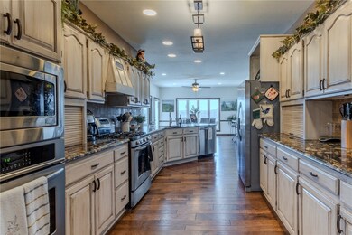  Beautiful Kitchen with Brazilian Granite