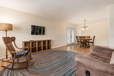 975 Meadowview Dr, Columbus, OH 43224 - photo 6