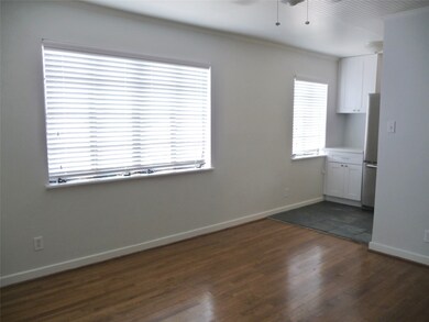 214 1/2 Munford St unit B, Houston, TX 77008 - photo 3